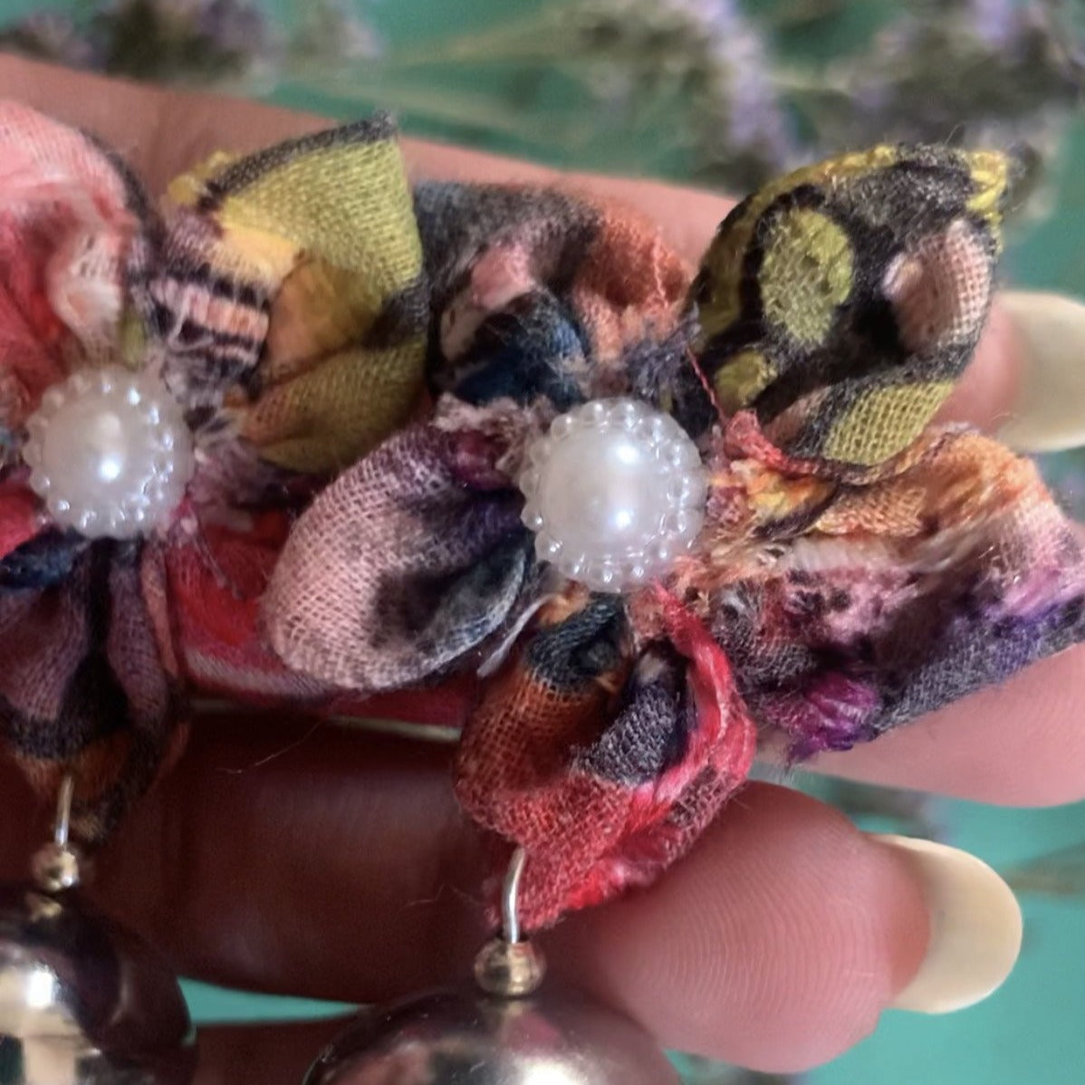 Jhumka Fleur Multicouleur | Boucles d'oreilles traditionnelles fait main