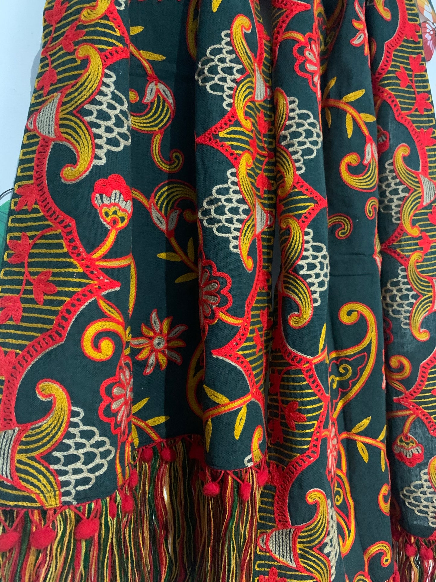 Verte profonde | Echarpe avec de jolies broderies