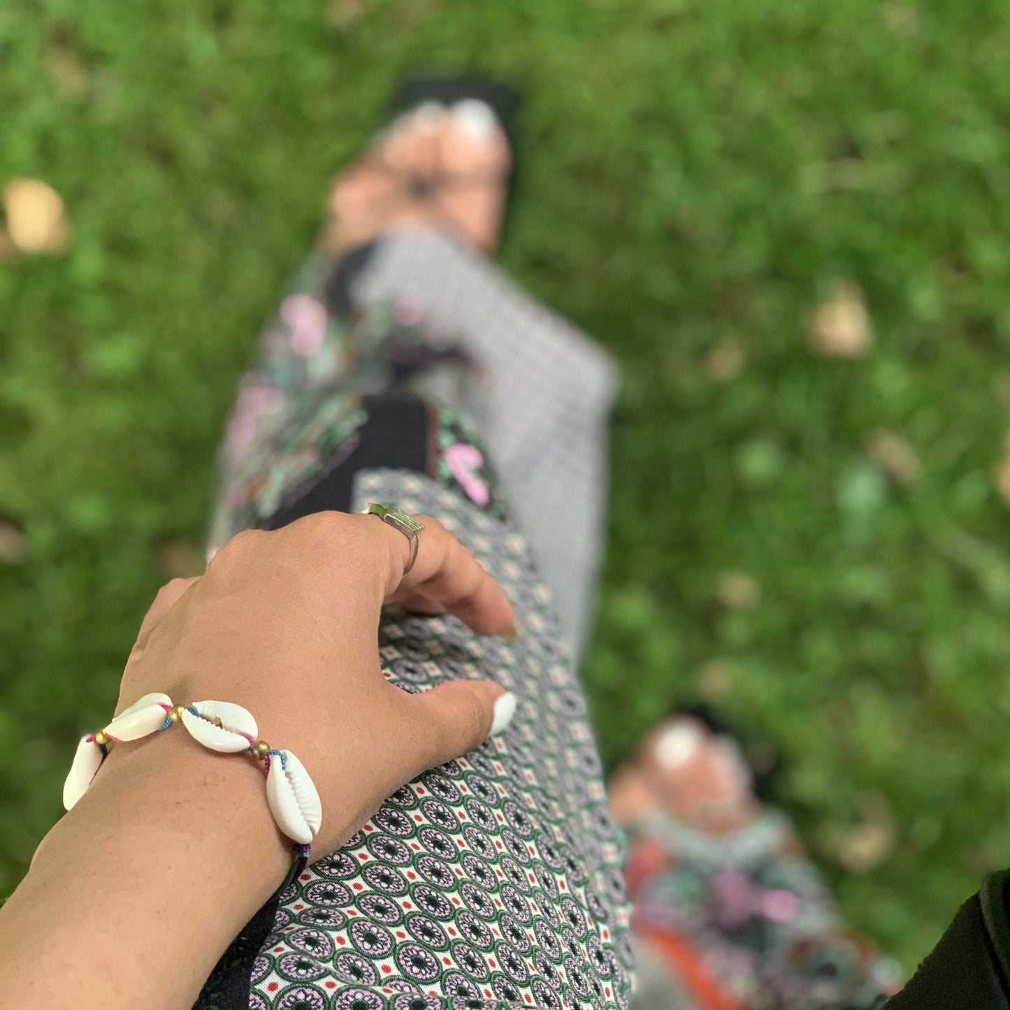 Bracelet tissu multicolore avec coquillages