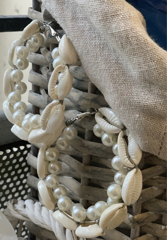 Boucles d'oreilles créoles avec perles et coquillages