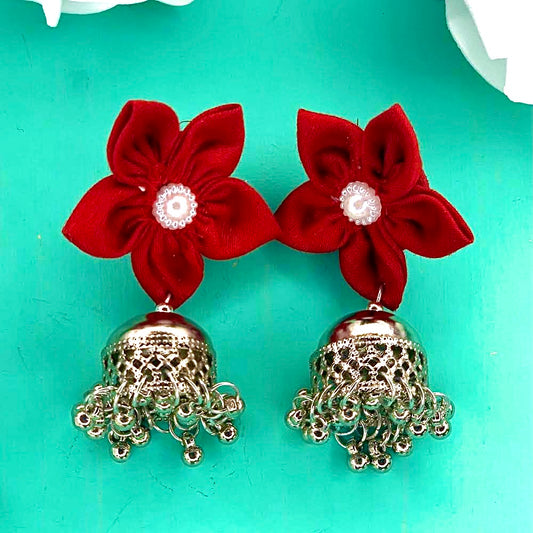 Jhumka avec Fleur en Tissu Rouge | Boucles d'oreilles traditionnelles fait main