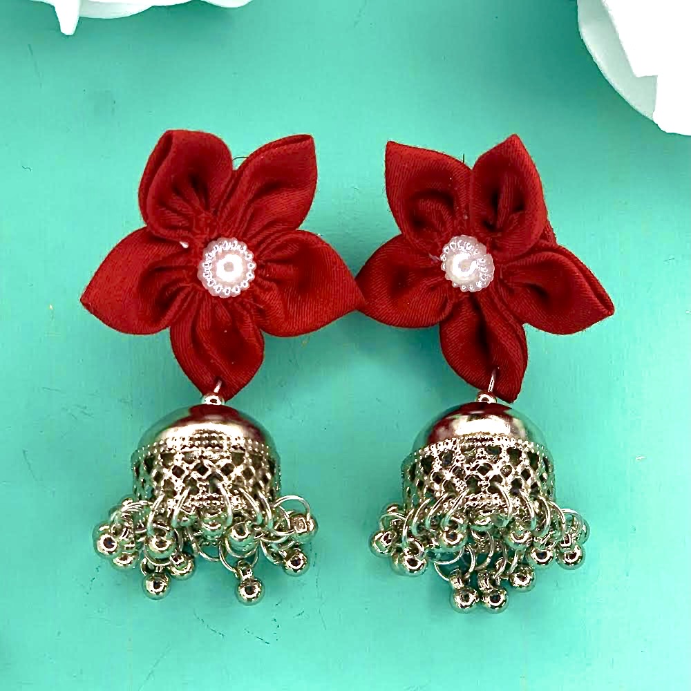 Jhumka avec Fleur en Tissu Rouge | Boucles d'oreilles traditionnelles fait main