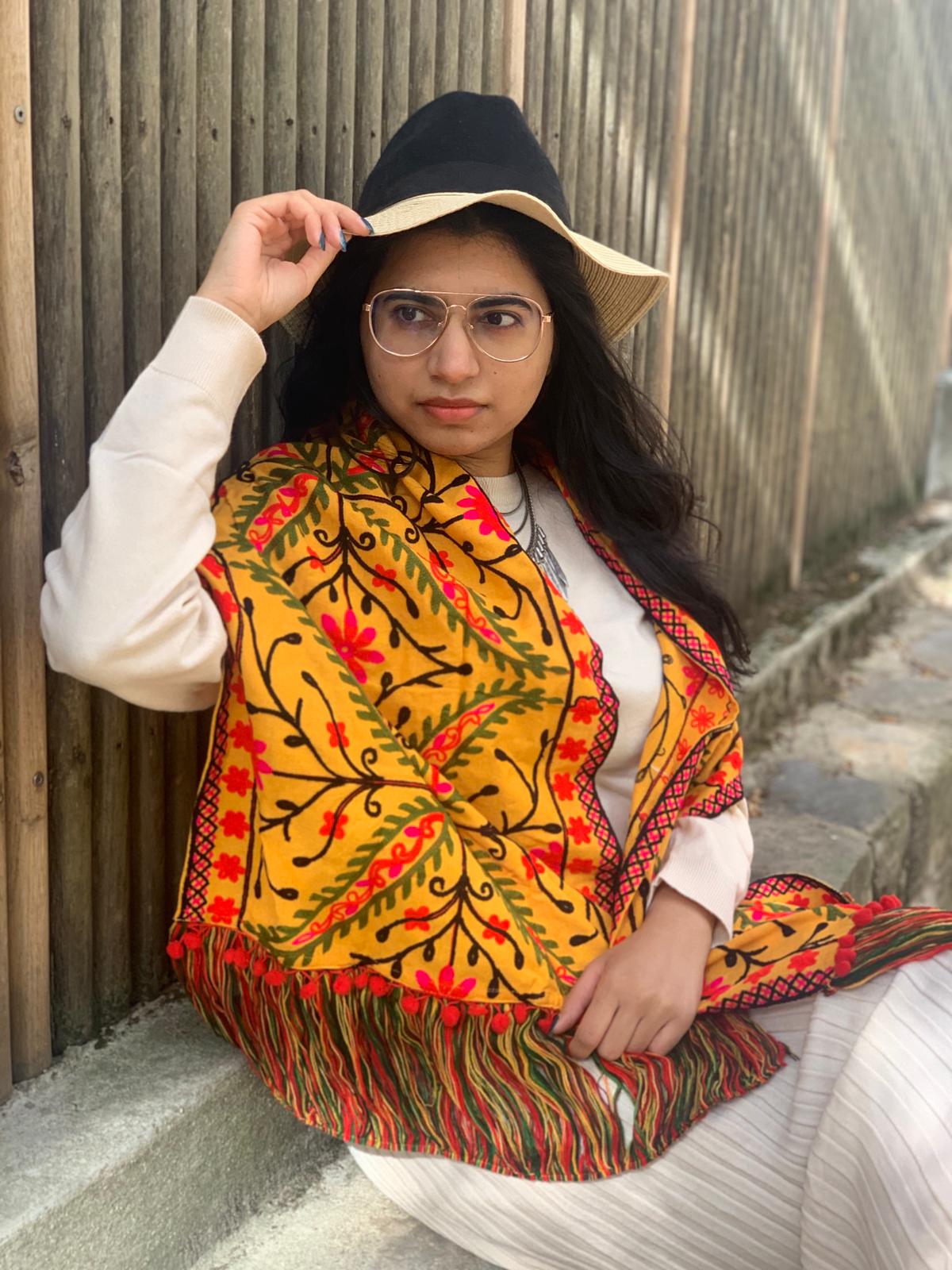 Façon Curcuma | Echarpe avec de jolies broderies