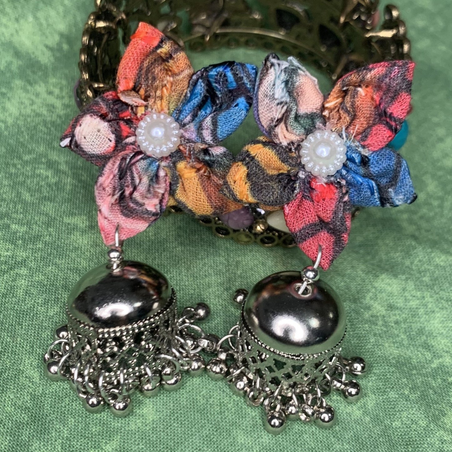 Jhumka Fleur Multicouleur | Boucles d'oreilles traditionnelles fait main