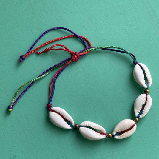 Bracelet tissu multicolore avec coquillages