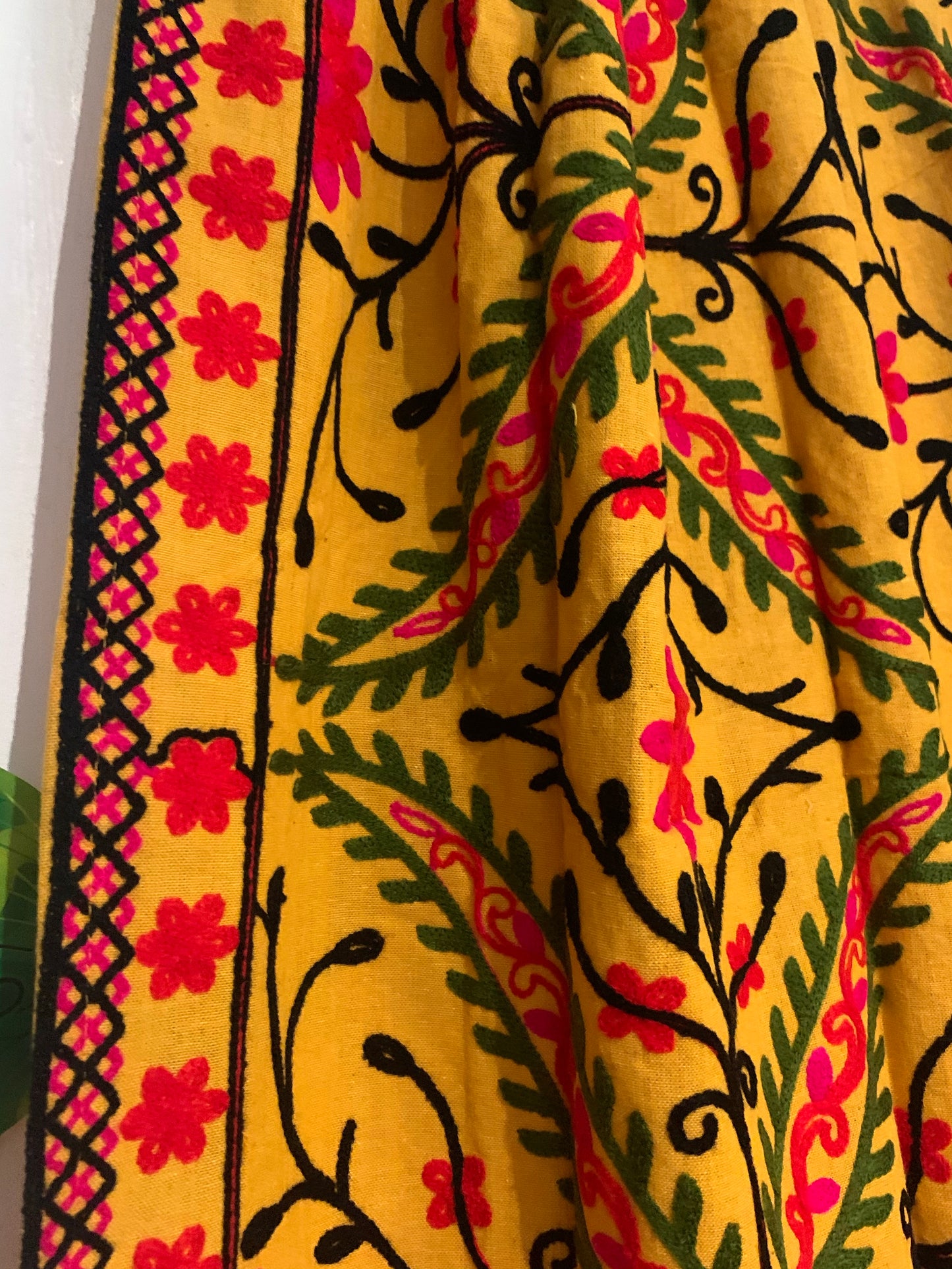 Façon Curcuma | Echarpe avec de jolies broderies