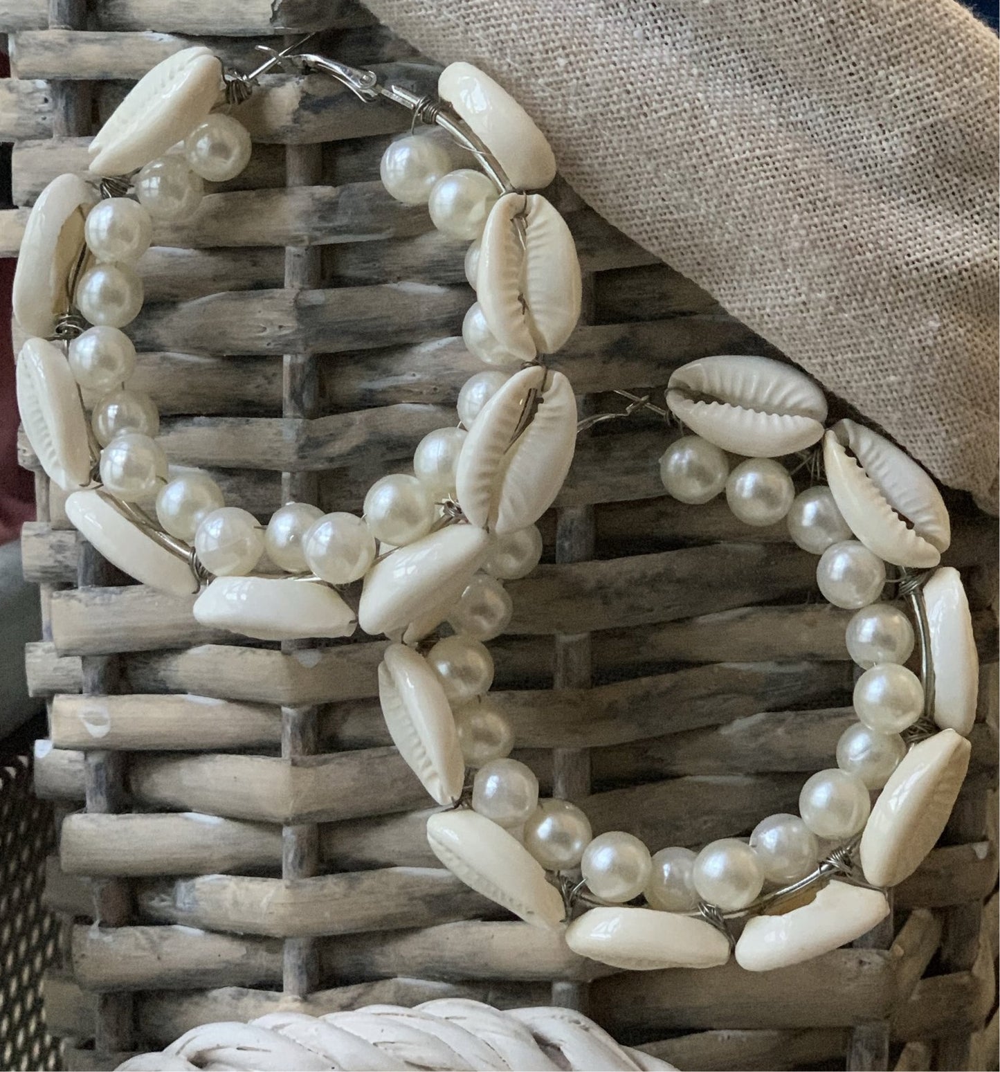 Boucles d'oreilles créoles avec perles et coquillages