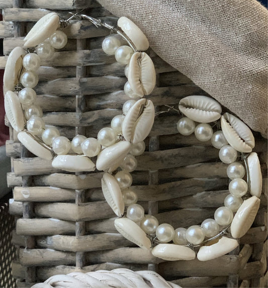 Boucles d'oreilles créoles avec perles et coquillages