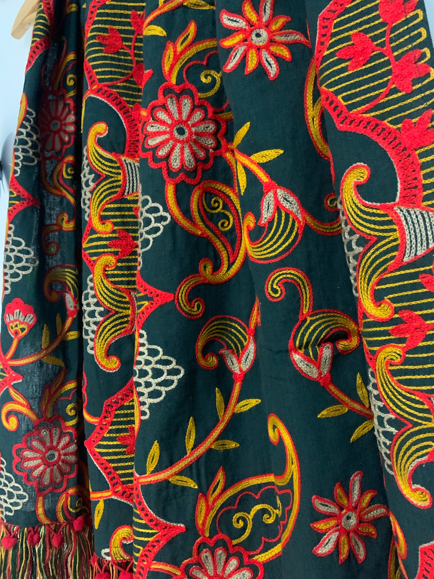 Verte profonde | Echarpe avec de jolies broderies