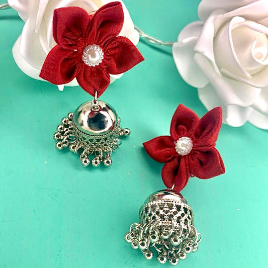 Jhumka avec Fleur en Tissu Rouge | Boucles d'oreilles traditionnelles fait main