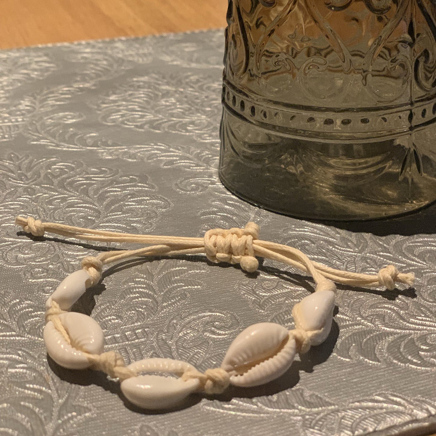 Bracelet tissu blanc avec coquillages